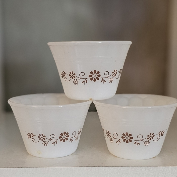 Dynaware Other - Vintage Floral White and Brown Bowls
